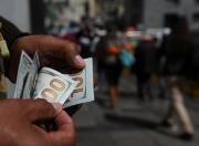 Tras casi 15 años, Bolivia pone fin al tipo de cambio fijo para el dólar para aplicar un régimen flexible