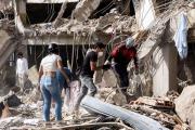 Hay olor ya se están sintiendo los fallecidos: la desolación en La Guaira mientras esperan más ayuda en medio de la devastación tras el doble terremoto en Venezuela