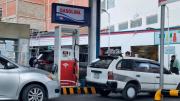 YPFB pide paciencia por las filas de combustible