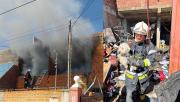 Rescatan a una familia y sus mascotas de un incendio en Cochabamba
