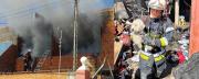 Rescatan a una familia y sus mascotas de un incendio en Cochabamba