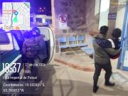 Dos menores resultan heridos en colisión entre una motocicleta y una camioneta en Potosí