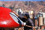 Voluntarios y obreros impulsan la recuperación del histórico Parque Laikakota de La Paz