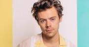 Video: Harry Styles preocupa a sus fans tras caerse en pleno concierto