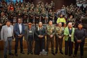 Diputada Patiño entregó un reconocimiento a la Policía Boliviana por sus 200 años de trayectoria institucional