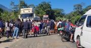 En pleno Estado de excepción, bloquean la carretera Cochabamba