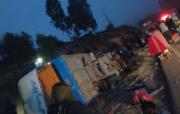 Un muerto y más de 20 heridos provocó el vuelco de una flota en Tarabuco