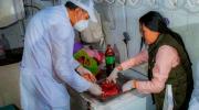 Decomisan en mercado de Santa Cruz sangre de vaca usada para teñir carne en mal estado