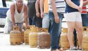 Crecen las filas: ahora también hay largas esperas para comprar gas en garrafa