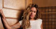 Karol G rompe en llanto y preocupa a sus fans ¿Qué pasó?