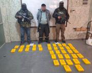 FELCN incauta 37 paquetes de cocaína ocultos en un minibús en La Paz