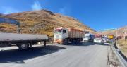“Las filas son tremendas”: Choferes denuncian escasez de combustible en los Yungas de La Paz