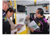 Alcaldía habilita en buses Puma Katari bibliotecas móviles para impulsar el hábito de la lectura