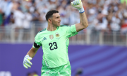 ‘Dibu’ Martínez supera a Fillol como el portero argentino con más presencias en mundiales