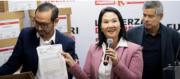 Fujimori recibe credenciales como presidenta de Perú