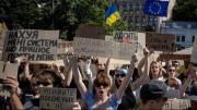 Manifestaciones en Ucrania tras la dimisión del popular ministro de Defensa