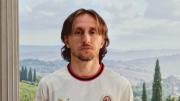 Modric extiende su historia con el Milan y jugará hasta 2027