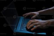 Interpol analiza equipos incautados para identificar a más implicados en red de pornografía infantil en Caranavi