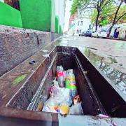 Abundan en la ciudad sumideros sin rejillas que se convierten en trampas