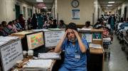 Alertan que sobrecarga laboral, contratos precarios y falta de recursos deterioran la salud mental de médicos