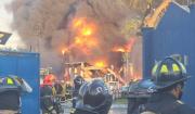 Incendio en fábrica de pinturas se prolongó por más de seis horas y generó explosiones
