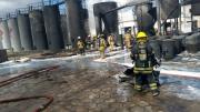 Controlan el incendio en una fábrica en el Parque industrial; bomberos realizan tareas de enfriamiento