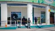 Ingresó con una máscara de payaso y se llevó más de Bs 50.000: Atracan una cooperativa en La Guardia