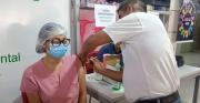 Habilitan puntos de vacunación en el Oncológico y la UAGRM para proteger a pacientes con cáncer