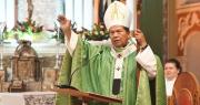 Monseñor Leigue: “Así como la familia unida sale adelante, el país también necesita unidad”
