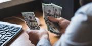 Dólar oficial baja a Bs 12,08 y registra su segunda caída consecutiva