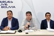 Gobierno señala a la corrupción como causa de las filas por combustible e inicia investigación en YPFB