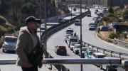 Vuelven las largas filas por combustibles; gobierno lo atribuye a sobredemanda y mercado paralelo