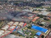 Gobierno envía helicópteros y personal militar a Santa Cruz para combatir el incendio en Barrio Lindo