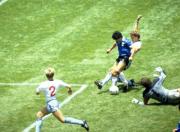 La millonaria cifra a la que se vendería la pelota que usó Maradona para sus dos goles ante Inglaterra en el Mundial 1986: cuándo será la subasta