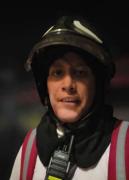 Me robaron: Bombero denuncia robo de su casco y equipo tras ayudar a sofocar incendio en Barrio Lindo