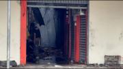 Policía y Fiscalía investigan el incendio en Barrio Lindo; vientos provocan riesgo de desplome de la infraestructura