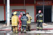 Bomberos trabajaron más de 30 horas para controlar incendio en la Feria Barrio Lindo