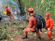 Cuatro personas mueren tras estrellarse un helicóptero en área boscosa de Río de Janeiro