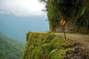 Fatal accidente en los Yungas deja cuatro fallecidos tras caída de vehículo a un barranco