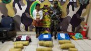 Felcn secuestra 12 paquetes de marihuana de un ómnibus rumbo a Santa Cruz y aprehende a una mujer