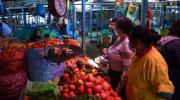 Familias achican la compra para que alcance el dinero