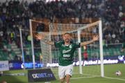 Roldán responde en la cancha, pero asusta con una molestia