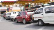 Siguen las largas filas por combustibles; choferes denuncian que esperan hasta tres días