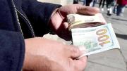 El dólar sigue en bajada y Espinoza asegura que la tendencia continuará según lo previsto