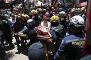 Rescate de una mujer en Cali un día después del terremoto enciende una luz de esperanza