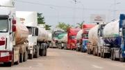 Transportistas advierten con romper el estado de excepción, ante la escasez de combustible