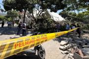 Periodista colombiano busca entre escombros de un edificio a su familia tras el terremoto
