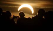 Eclipse solar oscurece Europa y sorprende a millones de espectadores