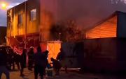 Incendio consume taller mecánico y deja una persona herida en Santa Cruz