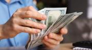 ¡Vuelve a bajar!: así está la cotización del dólar oficial este jueves